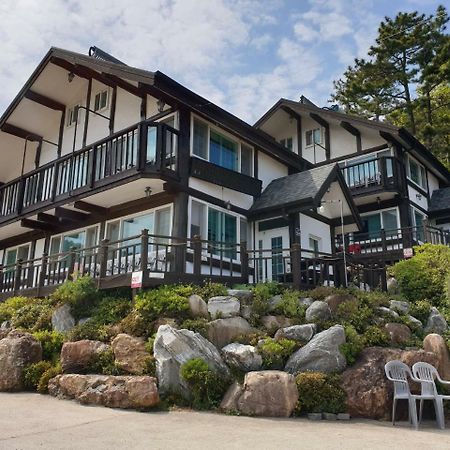 Tongyeong Yehyang Pension Bagian luar foto